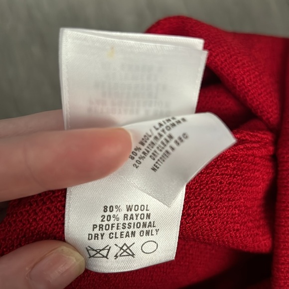 St. John Collection red Skirt Knee Length Knit material FA 08 group 4 - Picture 9 of 10